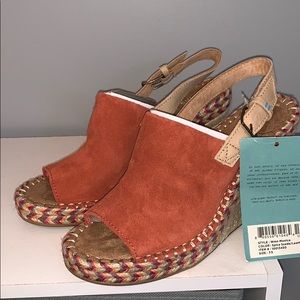 TOMS wedges